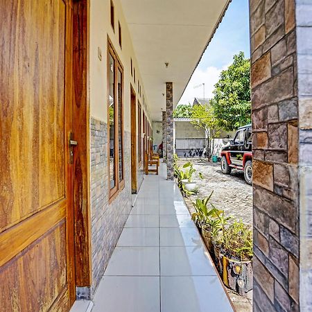Spot On 91824 Rumah Kaloka Syariah Probolinggo Esterno foto