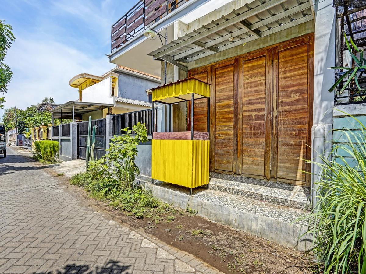 Spot On 91824 Rumah Kaloka Syariah Probolinggo Esterno foto