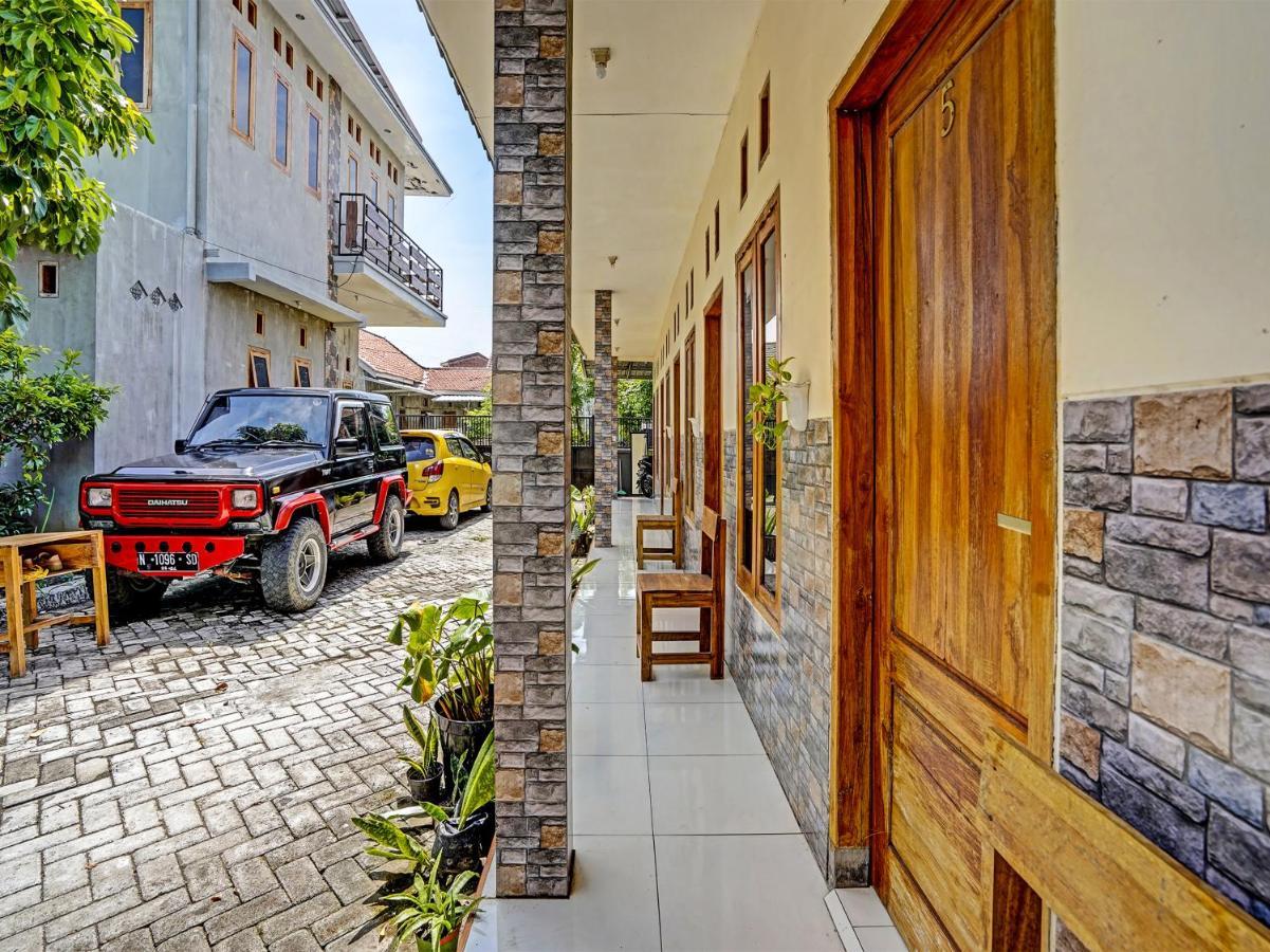 Spot On 91824 Rumah Kaloka Syariah Probolinggo Esterno foto