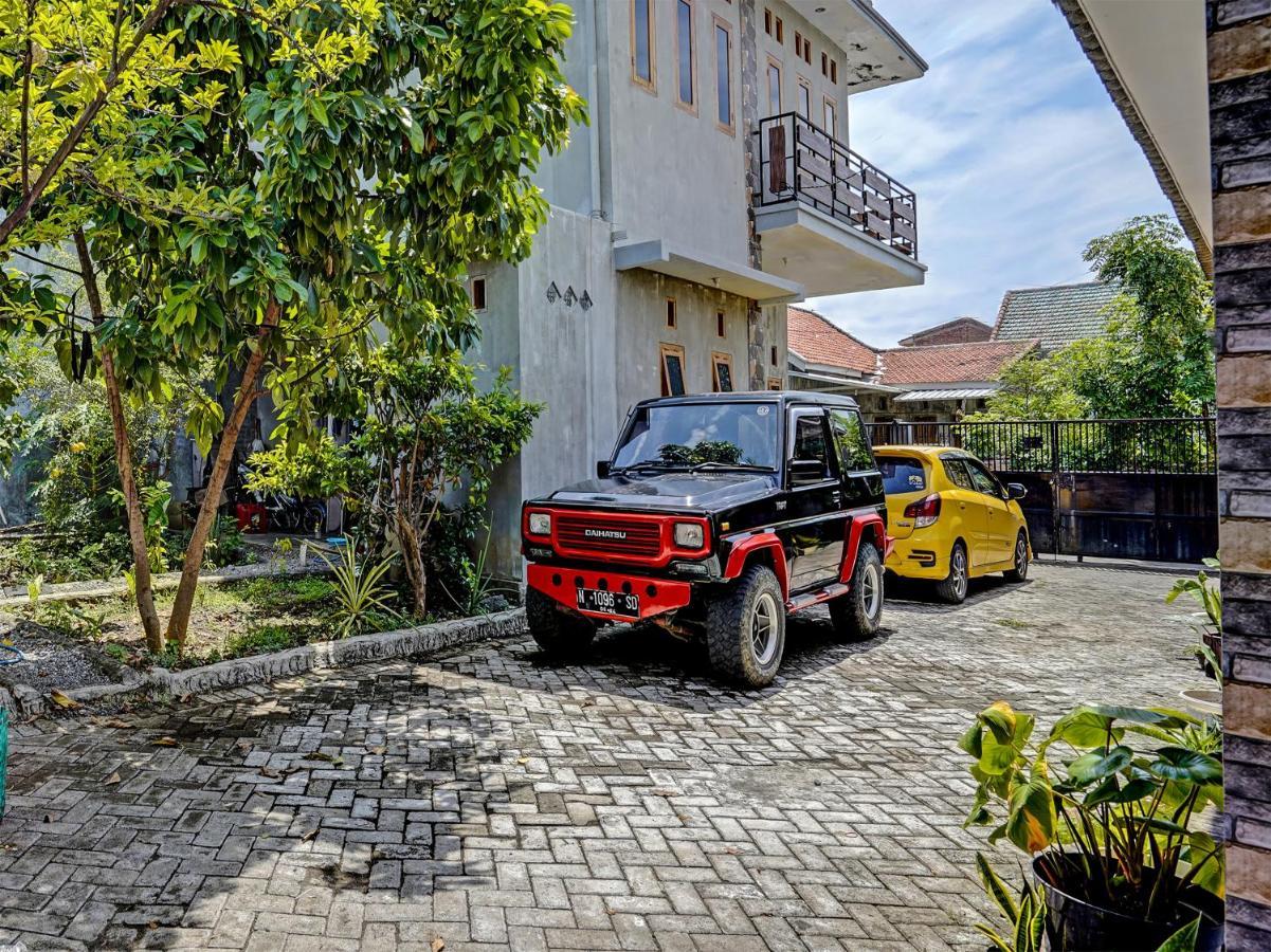 Spot On 91824 Rumah Kaloka Syariah Probolinggo Esterno foto