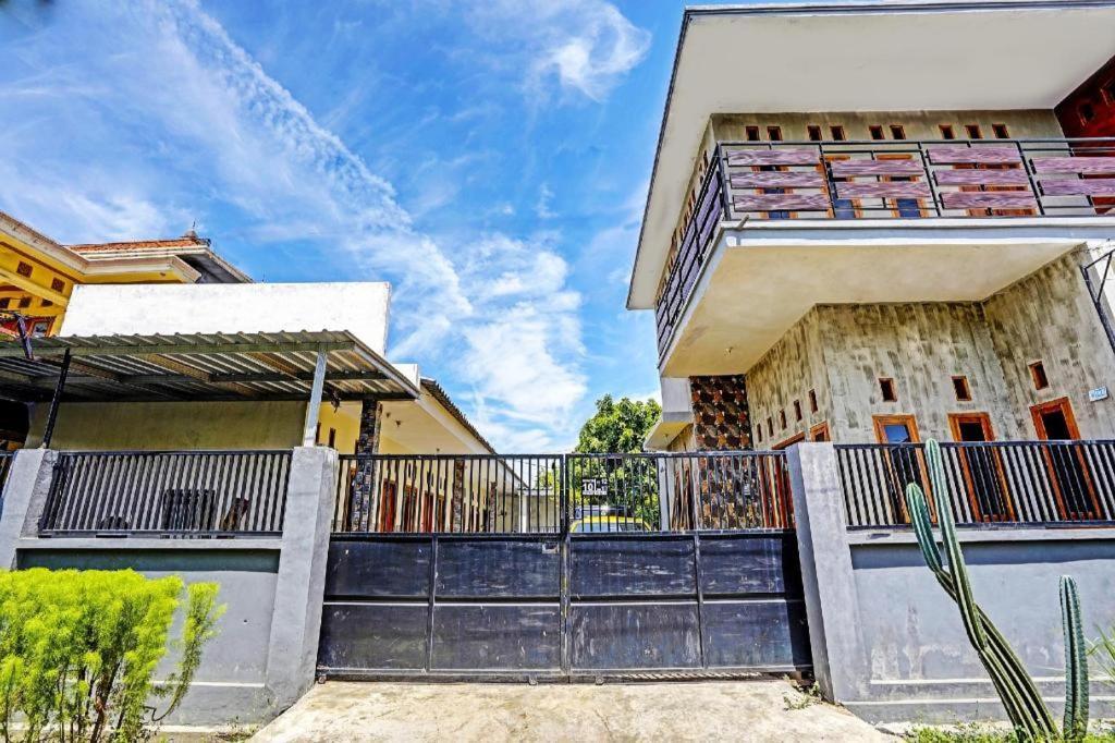 Spot On 91824 Rumah Kaloka Syariah Probolinggo Esterno foto